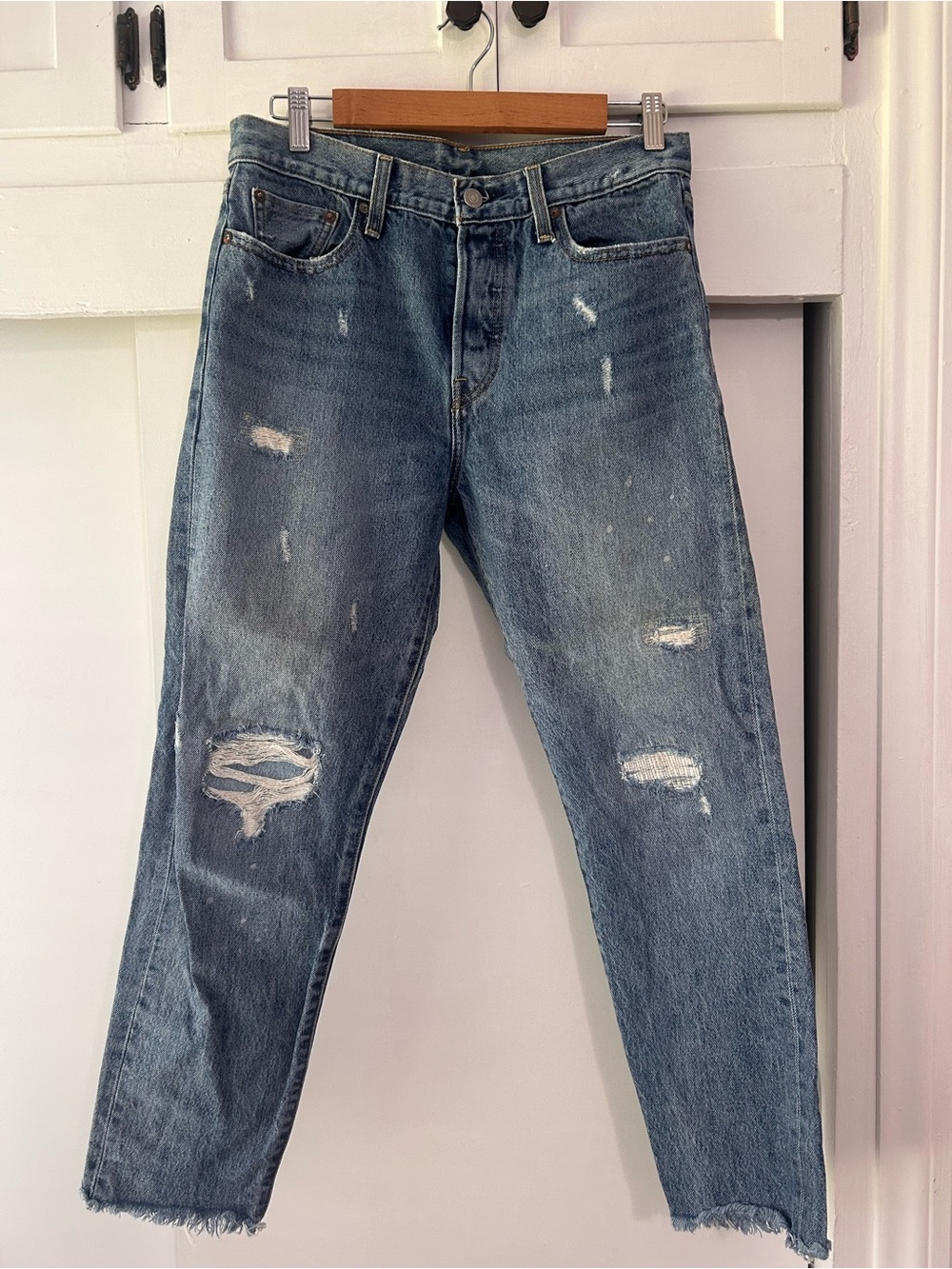 Levi’s Wedgie Straight Ankle Distressed Demon Jean